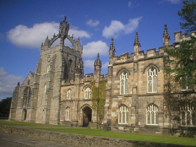 Aberdeen University votes to divest fossil fuels Aberdeen University votes to divest fossil fuels